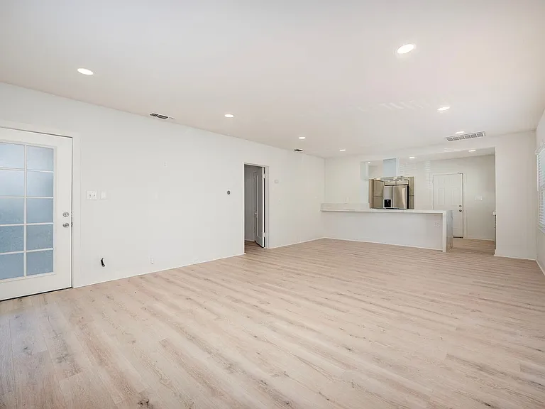 2608 41st St — Photo 5