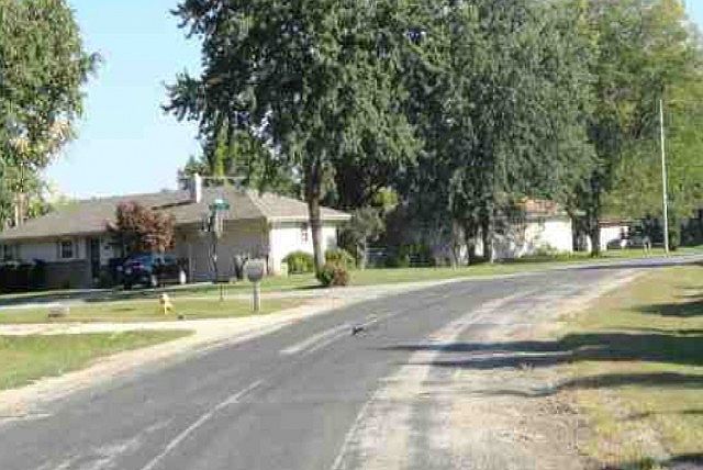 2nd image of 804 Hollybrook Dr