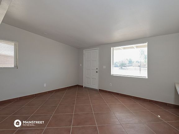 4th image of 1217 E Illinois St