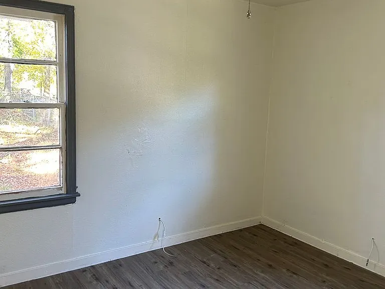 3902 Sumner St — Photo 5