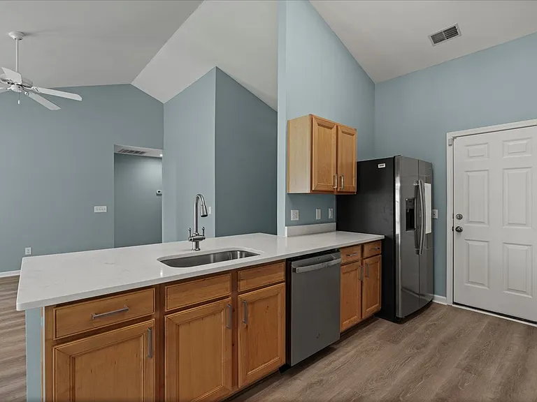 12 Torrey Ln — Photo 5