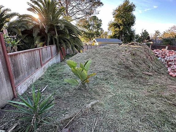 2nd image of 844 Saxony Rd