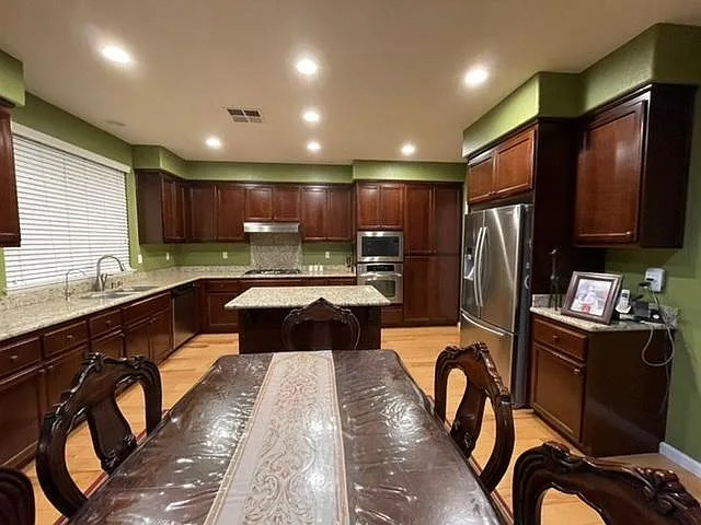 3 bed, 2.5 bath, 2129 sqft, $4,500 — Photo 3
