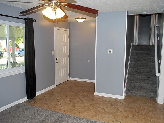 5th image of 303 Sierra Ct