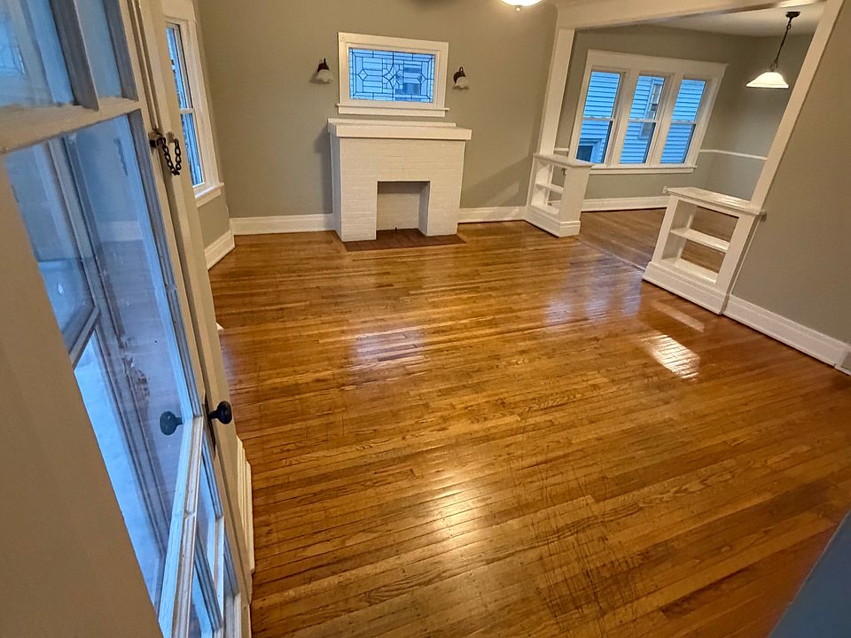1st image of 135 Lincoln Blvd
