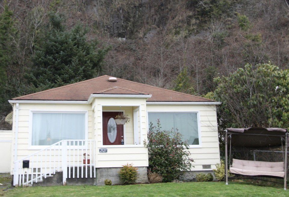 1st image of 2527 Queets Ave