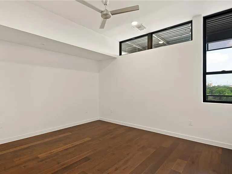 1322 E 12th St #407 — Photo 31