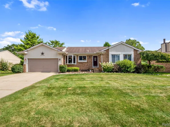 2307 Highsplint Dr, Rochester Hills, MI 48307