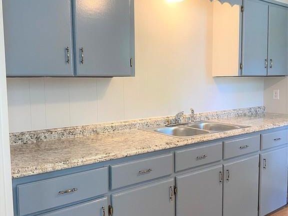 4th image of 25 Courtland St Floor 1