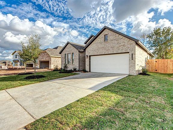 2nd image of 2138 Bluegrass Ln