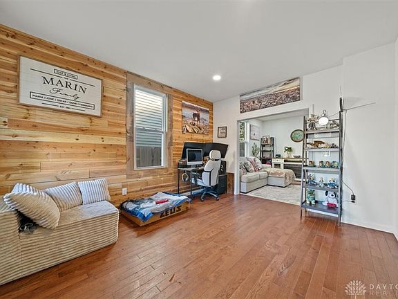 4th image of 319 Moore St