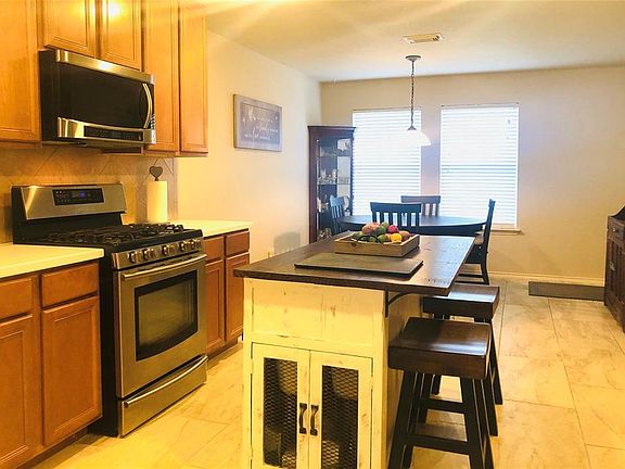 3rd image of 18223 Lodgepole Pine St