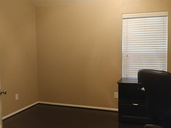 4th image of 2915 Linden Hill Ln