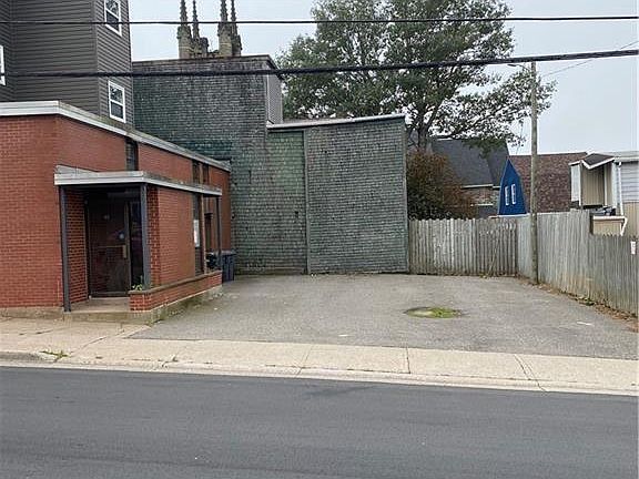 3rd image of 101 Carleton St