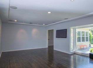 14353 Riverside Dr, Sherman Oaks, CA 91423