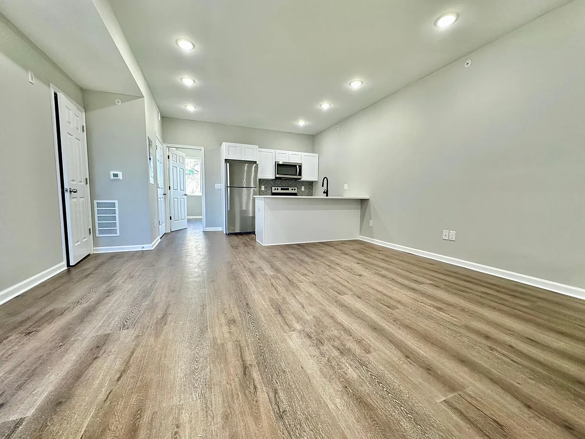 Building Photo - 1230 N Marshall St #O3R
