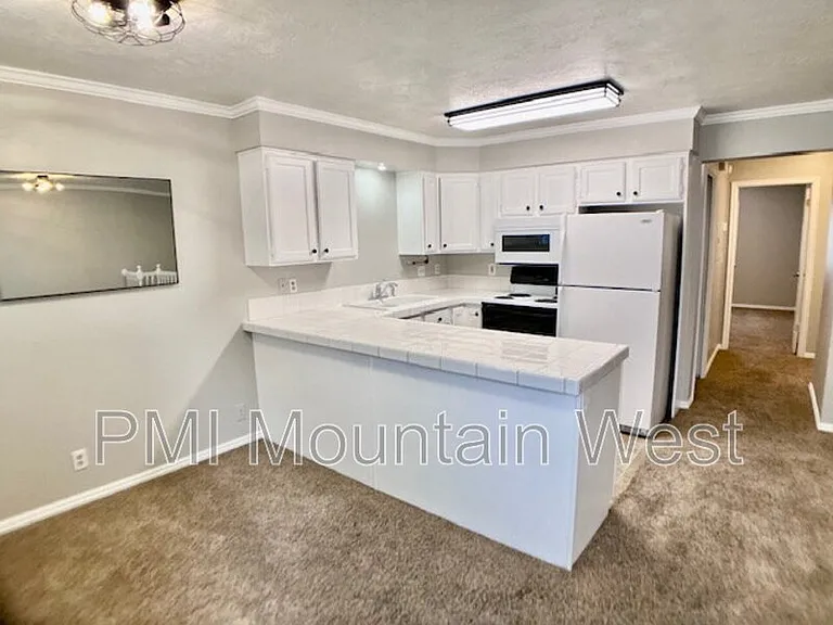 567 N 200 E #3 — Photo 6