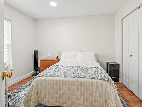 4th image of 1015 Carbondale Way