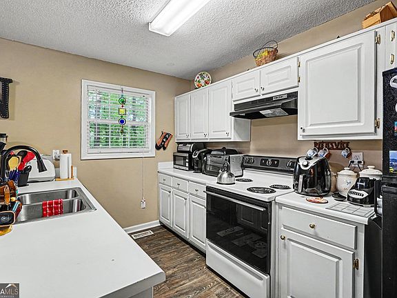 4th image of 130 Bobolink Dr