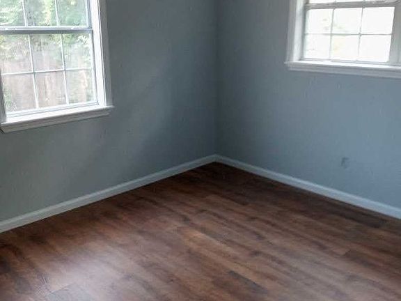 5th image of 1525 Stewart Ave