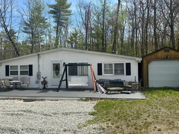 12 Roosevelt Ln, Laconia, NH 03246