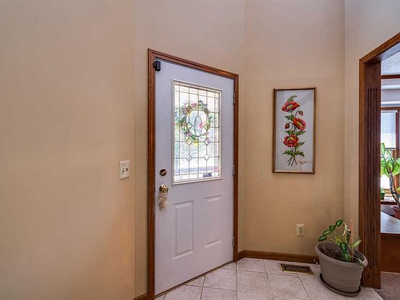 5th image of 637 Copperfield Ln