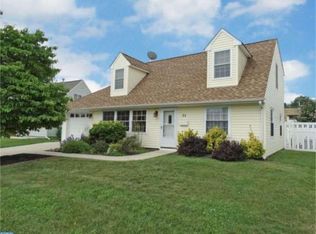 51 Kindle Ln, Levittown, PA 19055