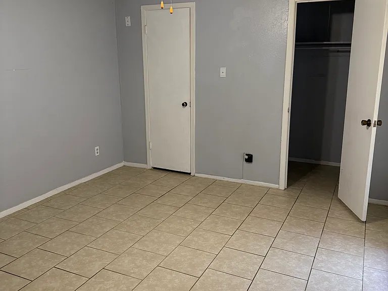 205 W Rochelle Rd — Photo 9