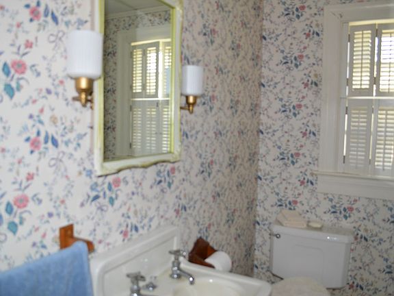 2nd image of 109 Lee Dr