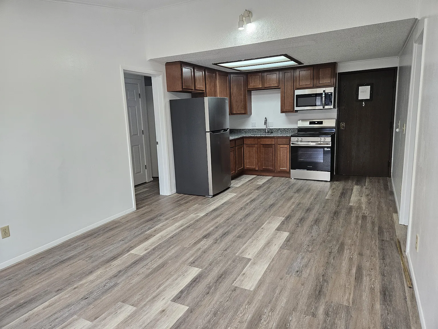 2 bed, 864 sqft, $1,050 — Photo 2