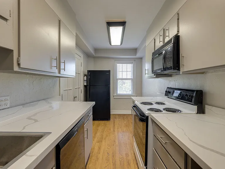 2516 N Hudson Ave #201 — Photo 14
