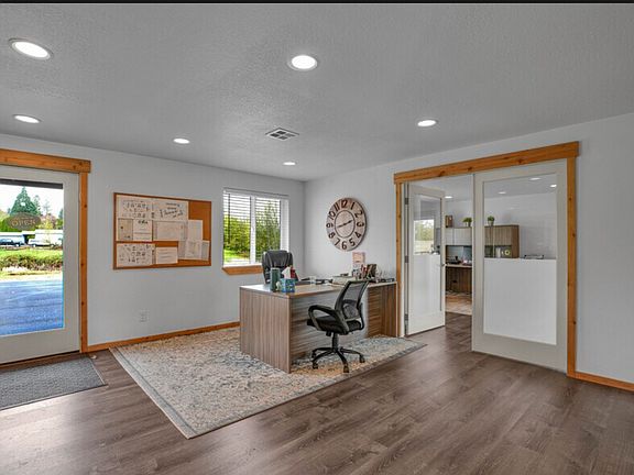 4th image of 406 NE 184th St