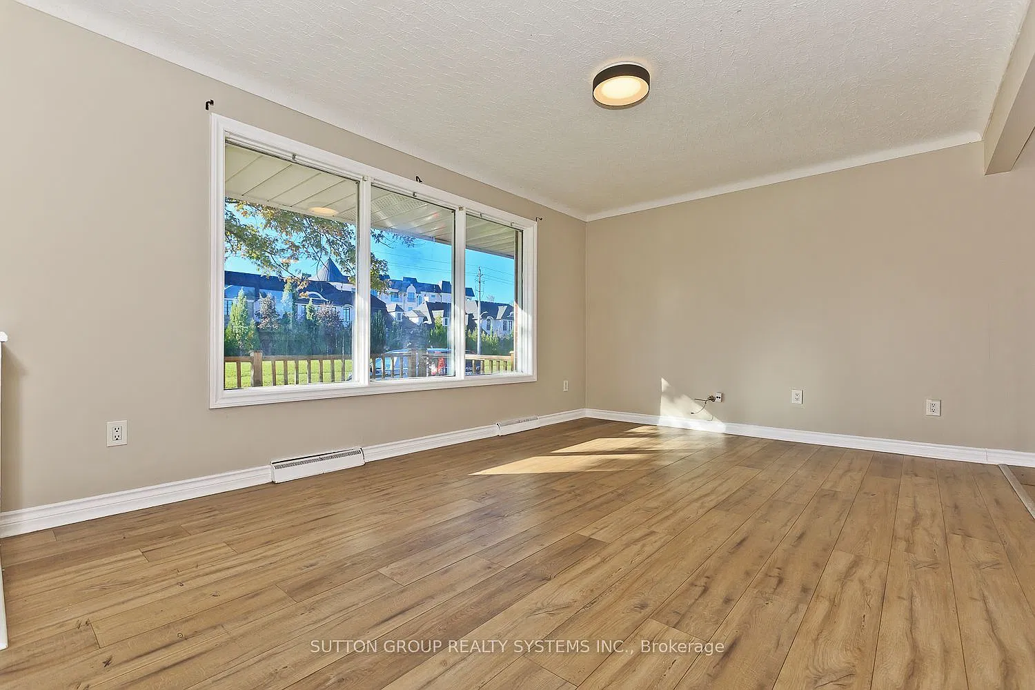 3 bed, $2,200 — Photo 4