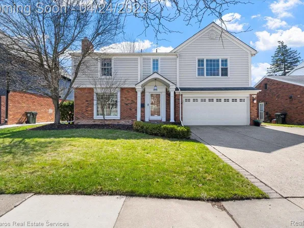 919 Cook Rd, Grosse Pointe Woods, MI 48236