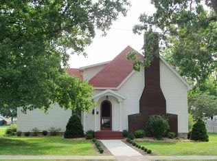 923 7th St, Monett, MO 65708