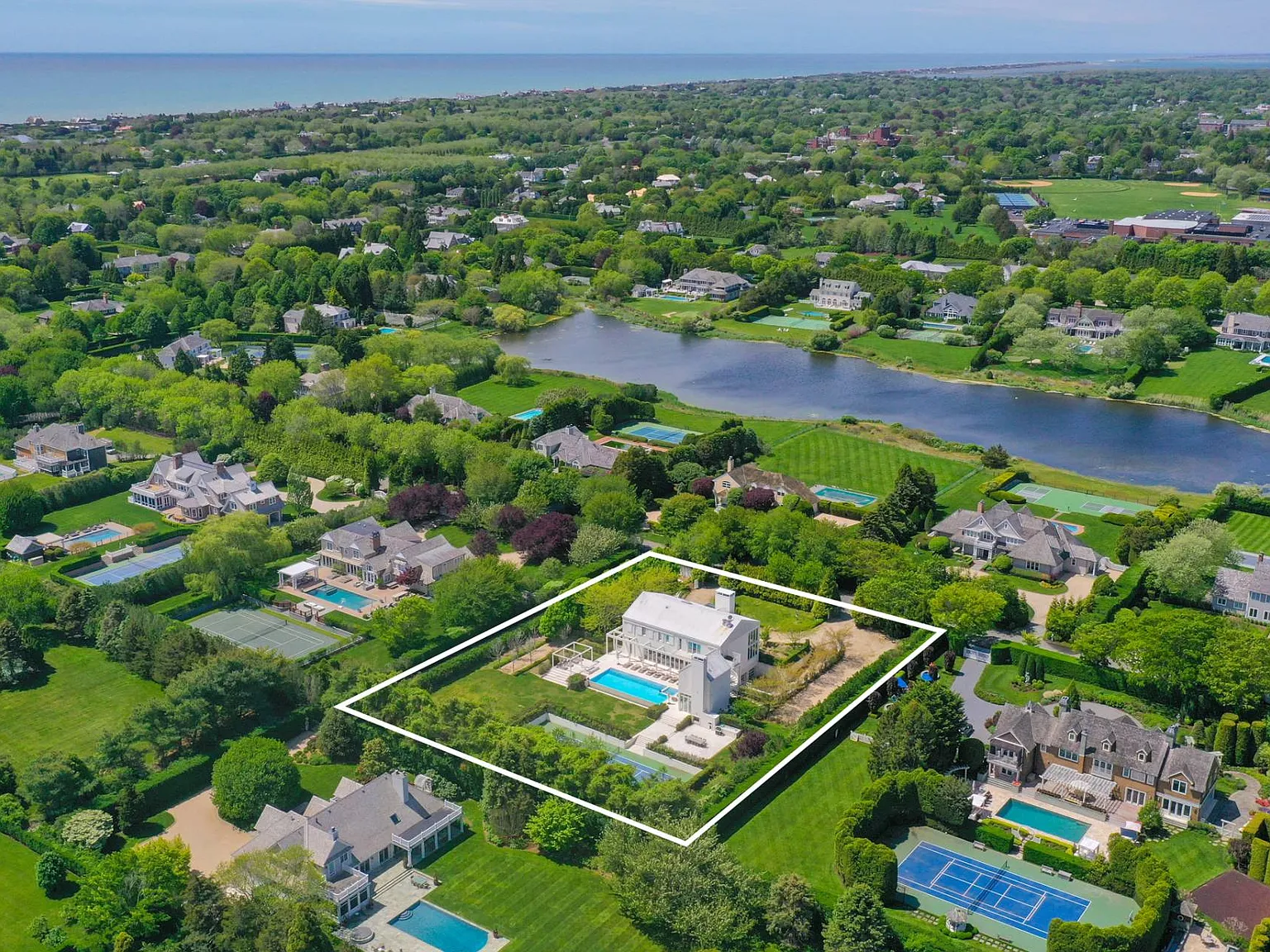 Southampton Village 10-Bedroom Estate with Tennis & Heated Pool — Photo 3