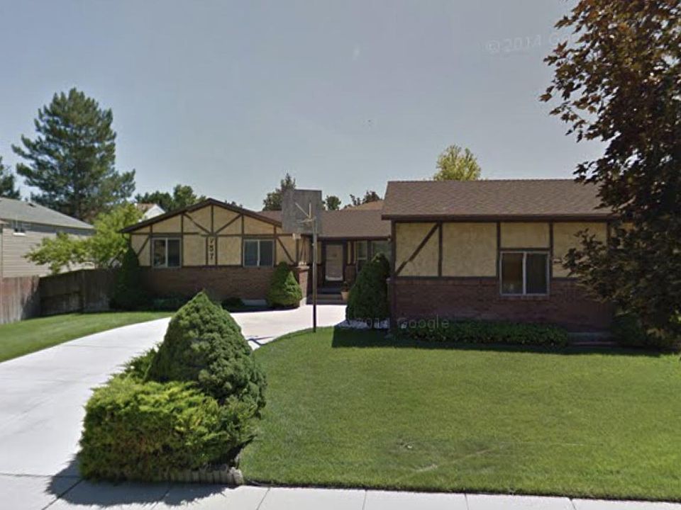 1st image of 757 W Aspen Heights Dr