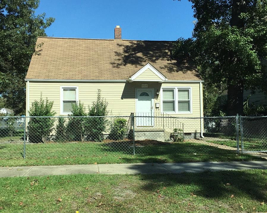 1st image of 924 W 31st St