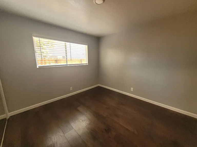 2568 Grove Way — Photo 3