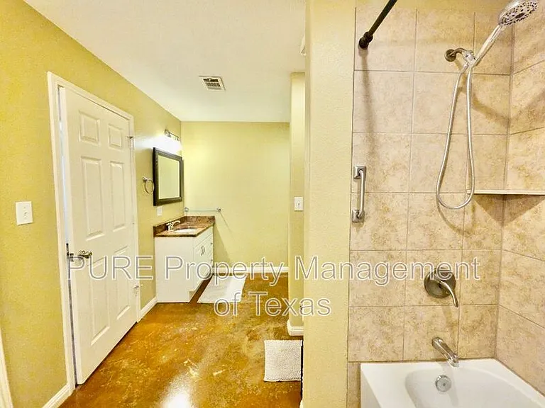 1623 Breezy Cv — Photo 13