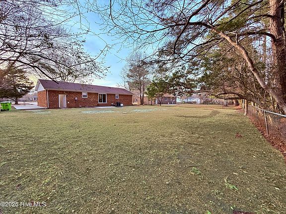 5th image of 104 Karol Drive