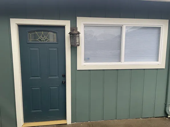 471 Spruce St, Half Moon Bay, CA 94019