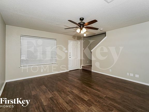 3rd image of 118 Cindy Lou Dr