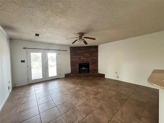 3 bed, 2.0 bath, 1550 sqft, $1,750 — Photo 3