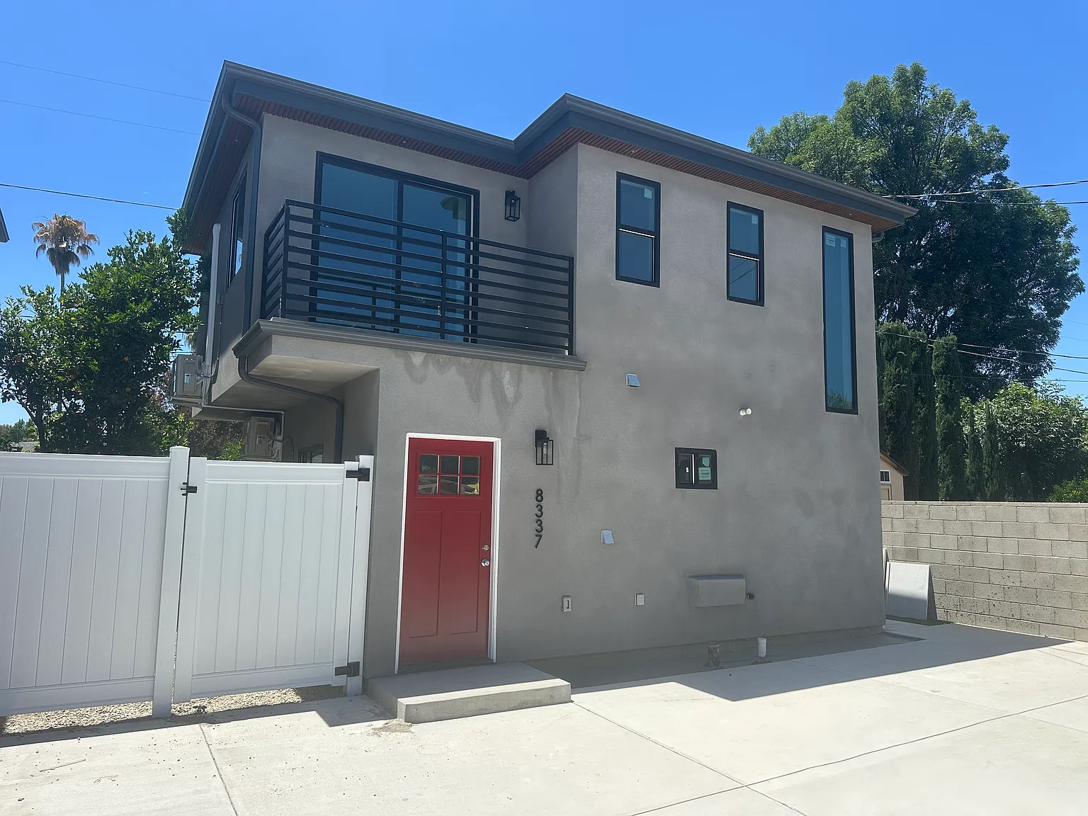 2 bed, 860 sqft, $2,999 — Photo 1