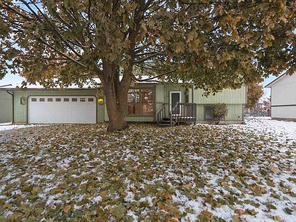 4th image of 3403 E Clover Park Ave