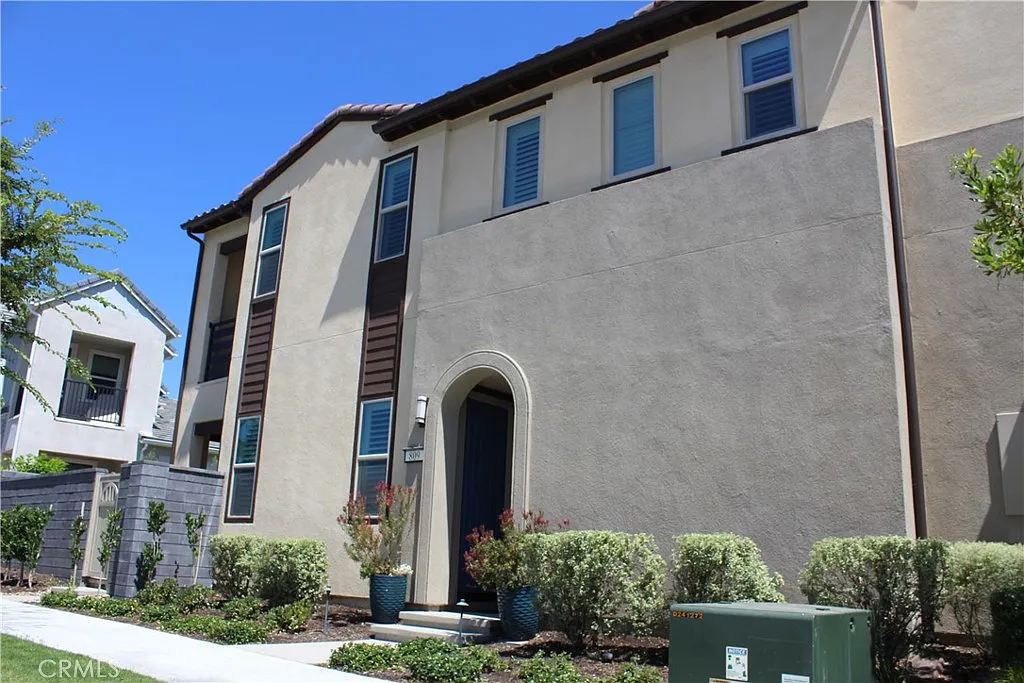 3 bed, 1950 sqft, $5,450 — Photo 1