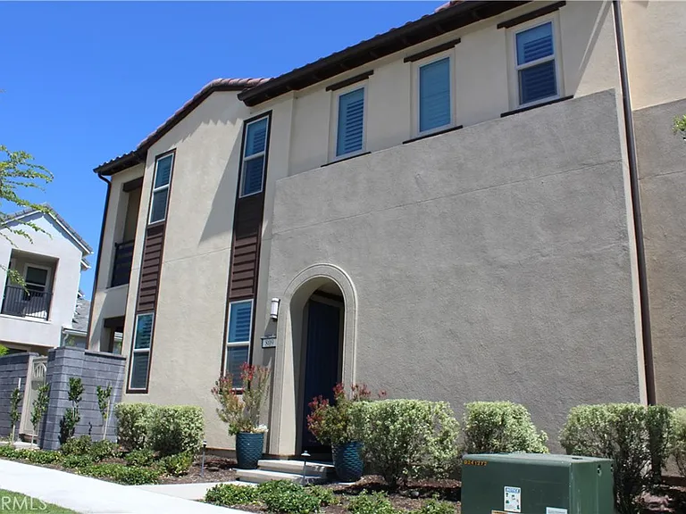809 Sunrise Rd — Photo 1