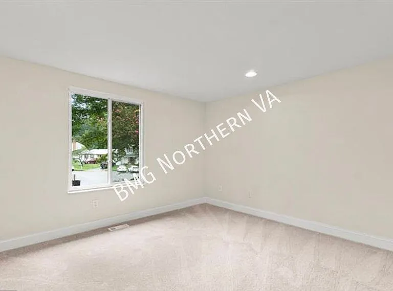 8461 Yellow Leaf Ct — Photo 9