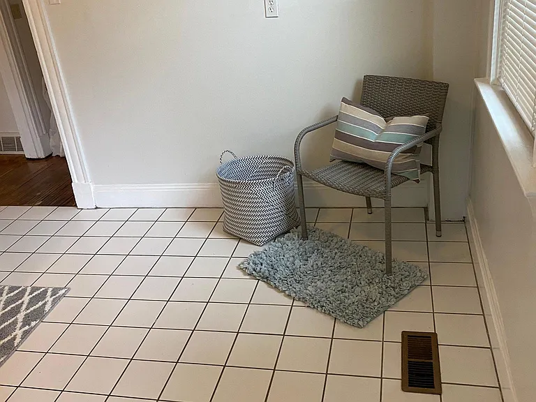 2437 Madison Rd — Photo 6